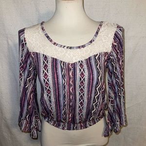 About a girl, size small quarter sleeve crop top